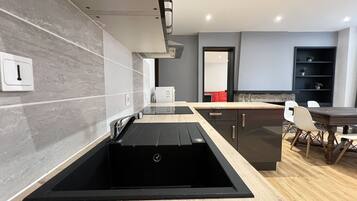 Fridge, microwave, oven, coffee/tea maker