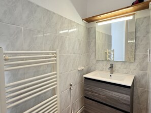 Bathroom - -Au coeur de Cauterets, T2 + alcôve. 4P. Wifi. (Cauterets)