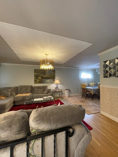 Charming 2-bedroom top level of house, in lovely Kensington - WiFi, AC