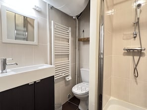 Douche, sèche-cheveux