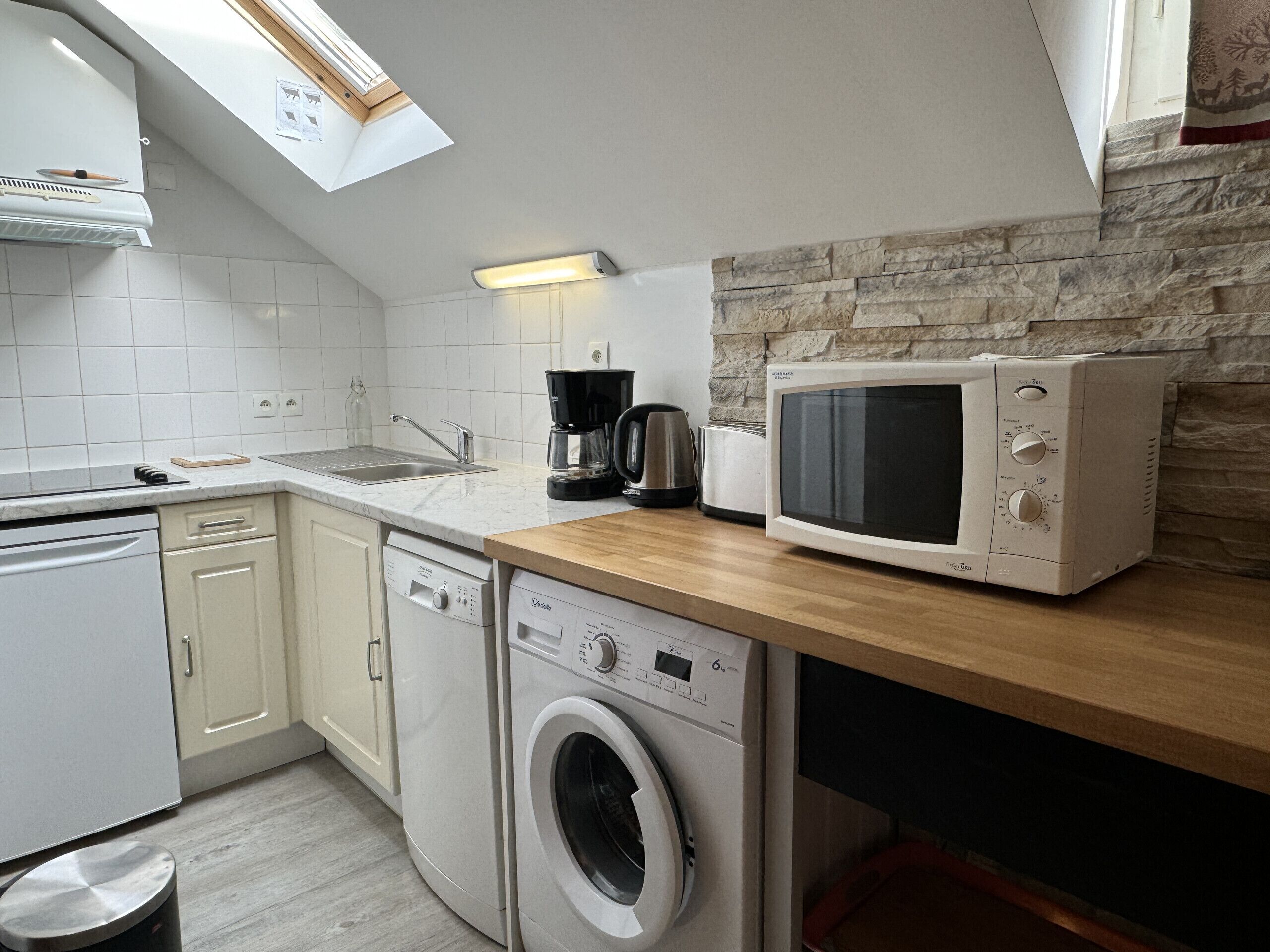 Coffee/tea maker, fridge, microwave, dishwasher