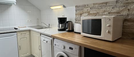 Coffee/tea maker, fridge, microwave, dishwasher