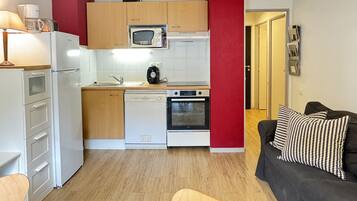 Fridge, microwave, oven, dishwasher