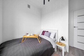 1 chambre, bureau, fer et planche à repasser, accès au Wi-Fi (inclus)