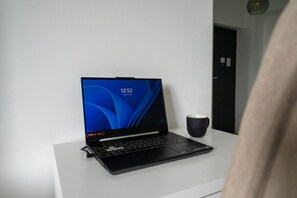 Interior - Śródmieście Apartment - 8th Floor, Workspace, Tram - by Rentujemy (Warszawa)