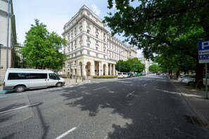 Parking - Śródmieście Apartment - 8th Floor, Workspace, Tram - by Rentujemy (Warszawa)