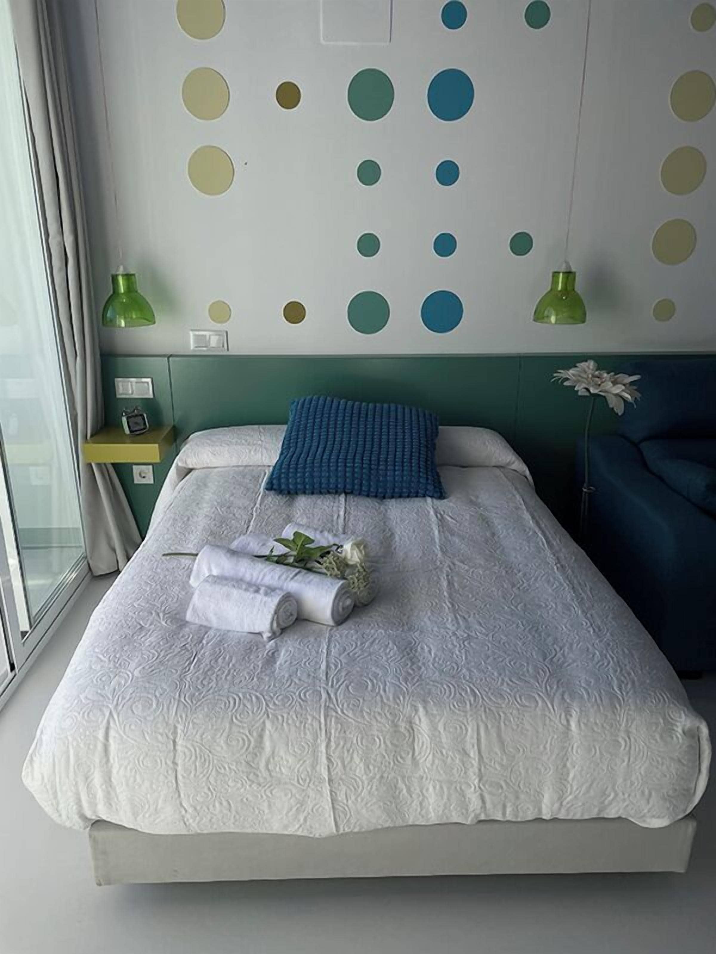 Studio (LAHOLA 5) | Sängtillbehör av högsta kvalitet, duntäcken och mörkläggningsgardiner