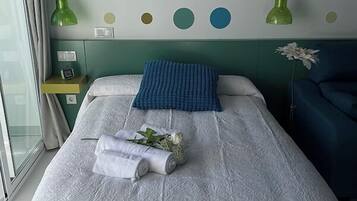 Studio (LAHOLA 5) | SÀngtillbehör av högsta kvalitet, duntÀcken och mörklÀggningsgardiner