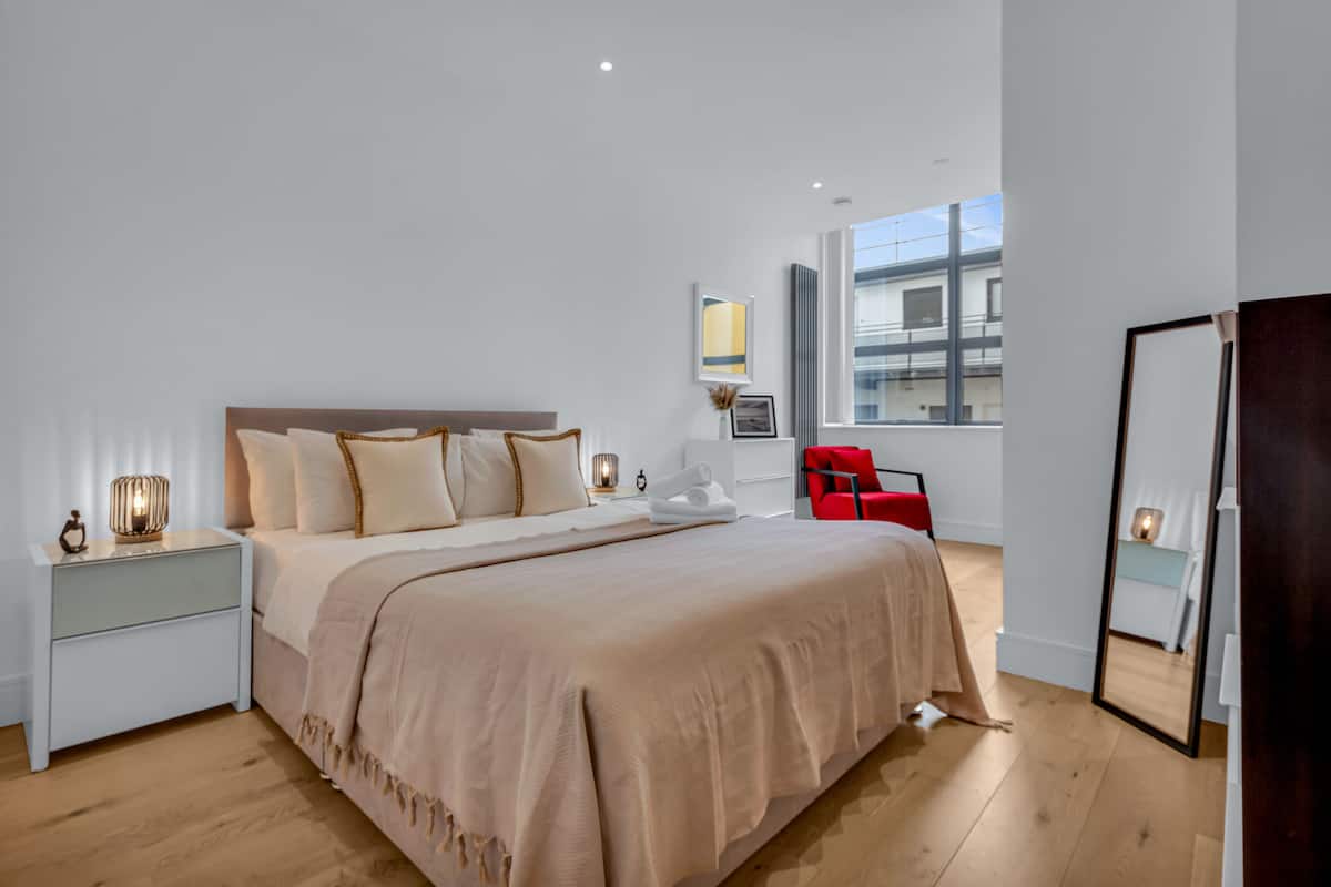 Standard Apartment, 2 Bedrooms, Non Smoking, Kitchenette | 1 bedroom, desk, laptop workspace, iron/ironing board