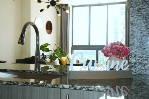 Modern Apartment in DownT Doral