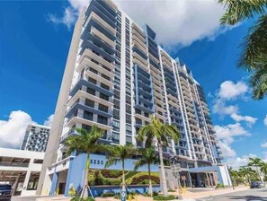 Exterior - A1206B Awesome Downtown Doral (Doral)