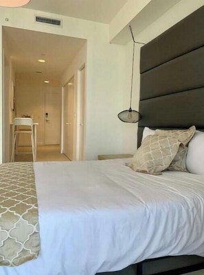 1 bedroom - A1606B Cozy Lil' place in Downtown Doral (Doral)