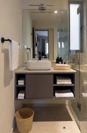 Handtücher, Seife, Toilettenpapier