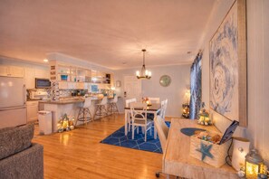 Dining - Coastal Bliss Hideaway *prime location (Carolina Beach)