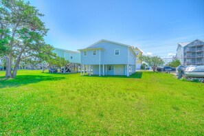 Exterior - Coastal Bliss Hideaway *prime location (Carolina Beach)