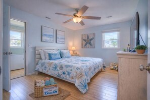 3 bedrooms, desk, iron/ironing board, free WiFi - Coastal Bliss Hideaway *prime location (Carolina Beach)