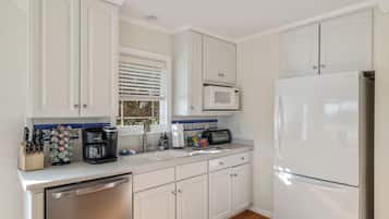 Mikrowelle, Ofen, Herdplatte, Geschirrspüler