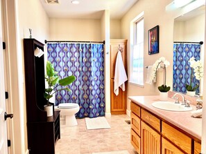 Towels, soap, shampoo, toilet paper