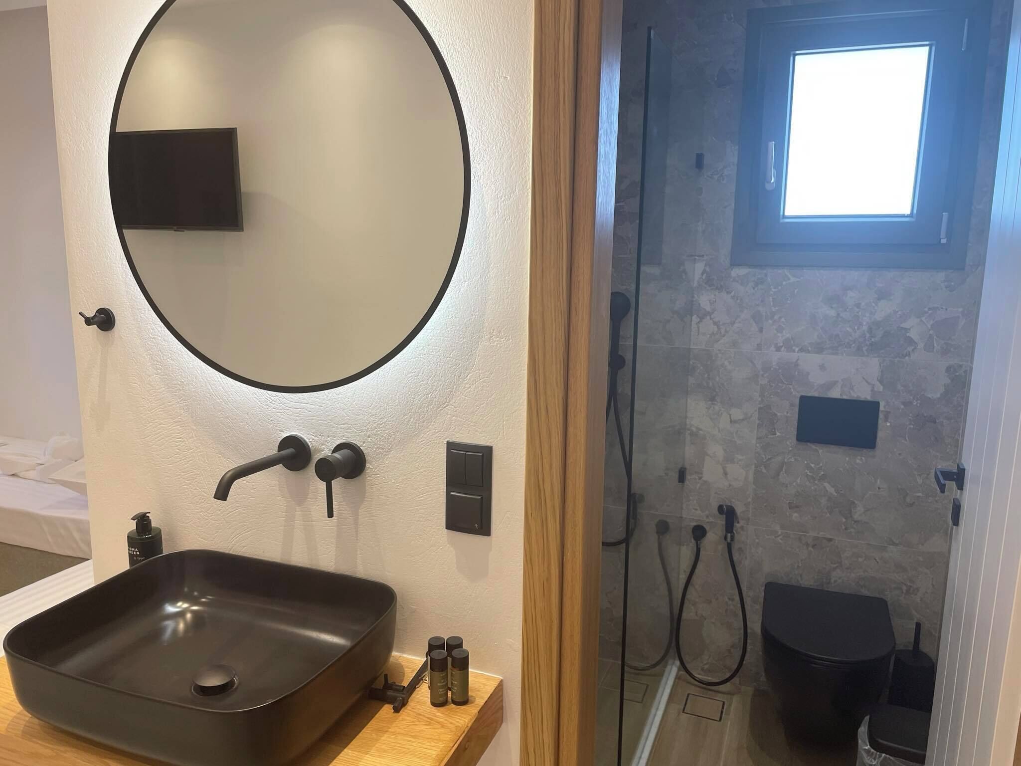 Superior Apartment, Ocean View | Bathroom | Hair dryer, towels, toilet paper