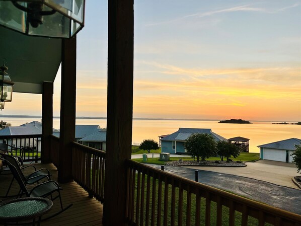 Terrace/patio - Lakeside Living Paradise: Relaxing waterfront retreat (Zwolle)