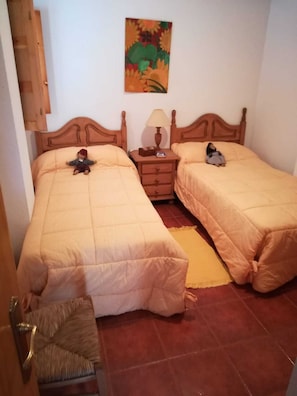 2 Schlafzimmer, Bügeleisen/Bügelbrett, Bettwäsche