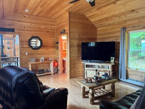 Living area - Your Perfect Mountain Escape-Cozy Cabin Retreat. (Errol)