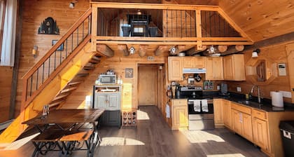 Your Perfect Mountain Escape-Cozy Cabin Retreat.