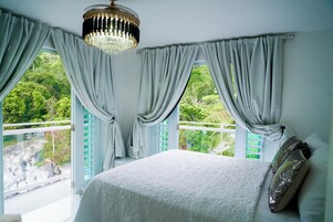 El Yunque Waterfall Romantic Stay | View from room