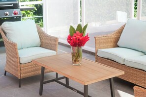 El Yunque Waterfall Romantic Stay | Terrace/patio