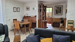 Smart TV, DVD player, books, music library - Apartment 87 m2, 3 bedrooms, enclosed garden (Les Ulis)