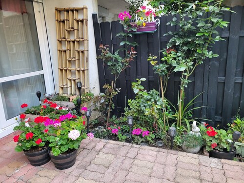 Appartement 87 m2, 3 chambres, jardinet clôturé