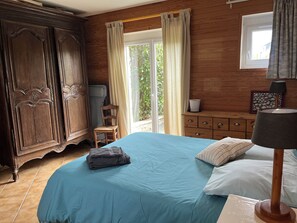 5 habitaciones, tabla de planchar con plancha, wifi y ropa de cama 