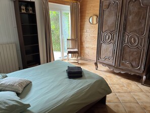 5 slaapkamers, een strijkplank/strijkijzer, wifi, beddengoed