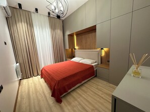 Comfort-huoneisto, näköala puutarhaan | 1 makuuhuone, pimennysverhot, äänieristys, silitysrauta/-lauta