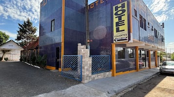 Fachada da propriedade