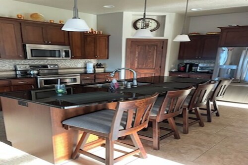 3 Bedroom 3 bath w/Sunroom on large pond - EAA 24 miles