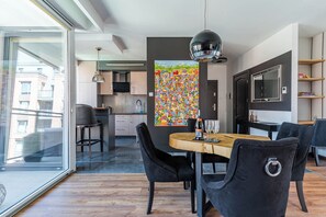 Appartamento Deluxe | 1 camera, ferro/asse da stiro, Wi-Fi gratuito, lenzuola