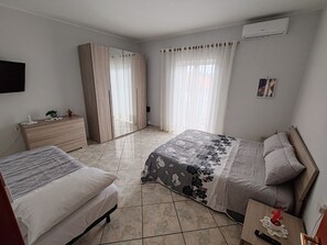 2 quartos, escrivaninha, ferros/tábuas de passar roupa