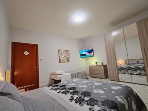 2 Schlafzimmer, Schreibtisch, Bügeleisen/Bügelbrett, kostenloses WLAN