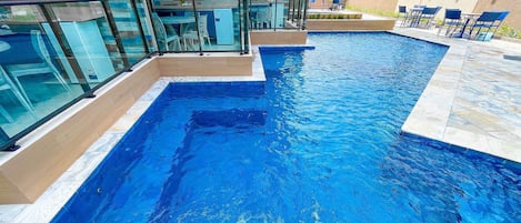 2 outdoor pools