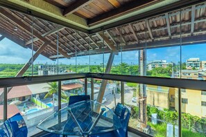 Deluxe Apartment | Outdoor dining - Tangaroa Flats em PG por Carpediem (Ipojuca)