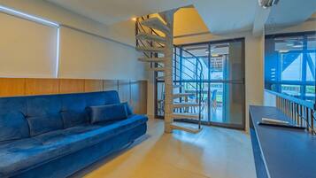 Basic Apartment | Living area | TV