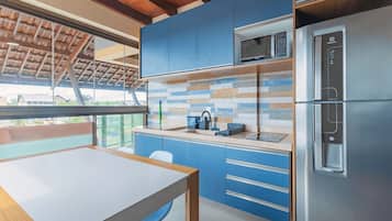 Apartamento básico | Cozinha privada | Talheres/pratos/utensílios de cozinha