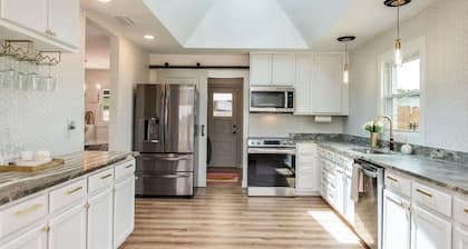 Pool paradise in P'cola - Stylish, Dog-friendly home close to shopping & beach!