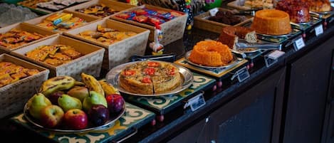Free daily buffet breakfast
