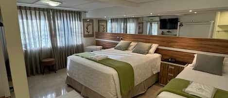 Deluxe Twin Room | Desk, free WiFi