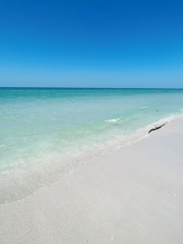 サンラウンジャー、ビーチタオル