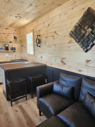 New 2 Bedroom Container cabin with direct trail access! Ride Errol (cabin 1)
