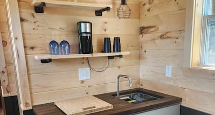 New 2 Bedroom Container cabin with direct trail access! Ride Errol (cabin 1)