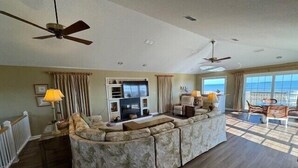 Living area - Lawrence, Ships Watch Community in Duck, NC (Duck)